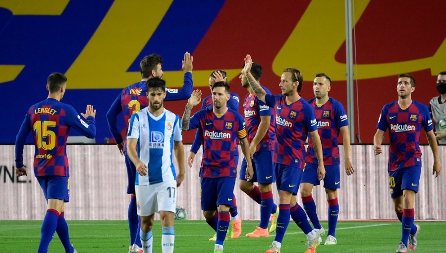 Barcelona con Vidal derrotó al Espanyol que descendió a Segunda División