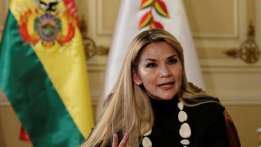 Presidenta interina de Bolivia, Jeanine Añez, confirma que dio positivo por Covid-19