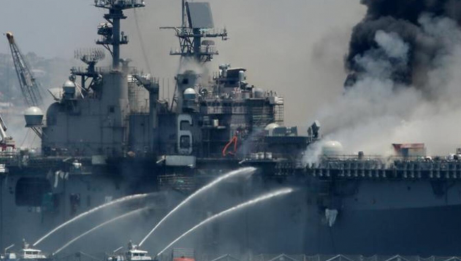 Explosión e incendio en buque de guerra deja a 21 soldados heridos en Estados Unidos