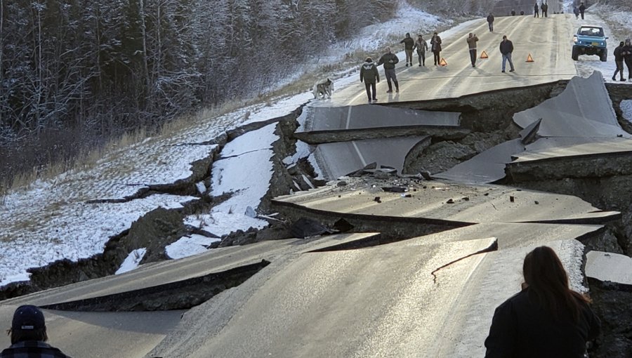 Terremoto de magnitud 7,8 generó alerta de tsunami en la península de Alaska