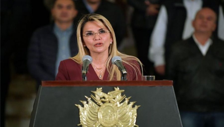 Presidenta interina de Bolivia anunció que superó el Covid-19 y fue dada de alta
