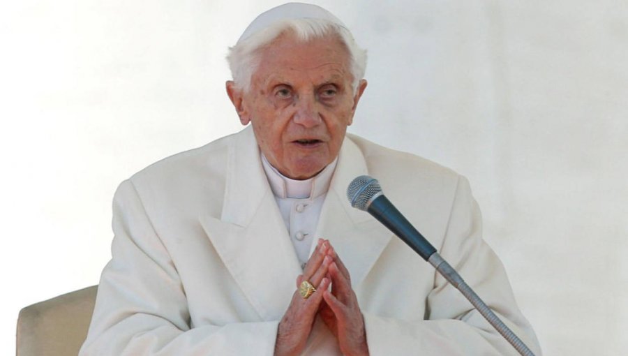 Biógrafo de Benedicto XVI asegura que el Papa emérito está gravemente enfermo