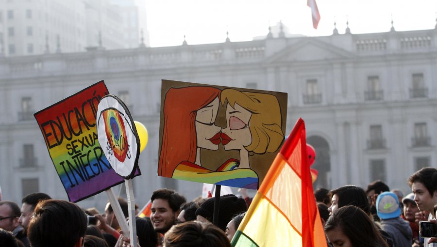 Funcionaria de la Segegob presenta su renuncia tras realizar polémica pregunta sobre la homosexualidad