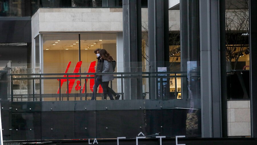 Clausuran tienda H&M del mall Casa Costanera de Vitacura por irregularidades