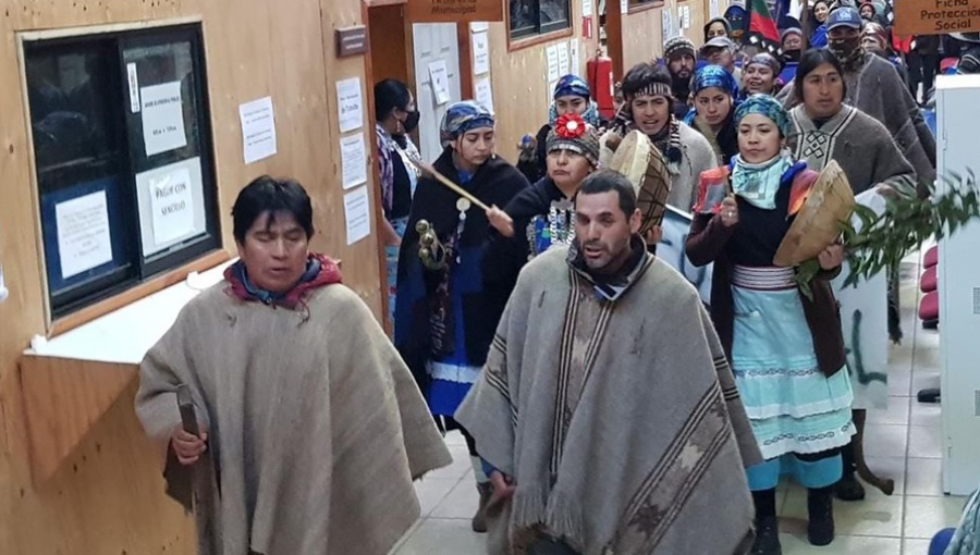 Comuneros mapuche realizan toma de la Municipalidad de Tirúa, en Biobío
