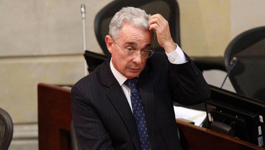 Ex presidente colombiano Álvaro Uribe dio positivo en test que detecta el coronavirus