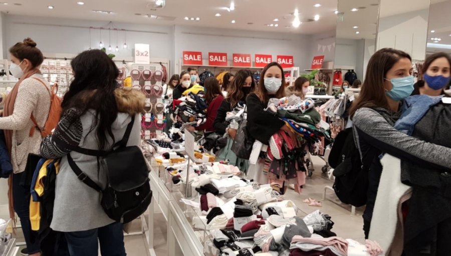Subsecretaria de Salud Pública tras aglomeración en H&M de Casa Costanera: "Nos parece gravísimo"