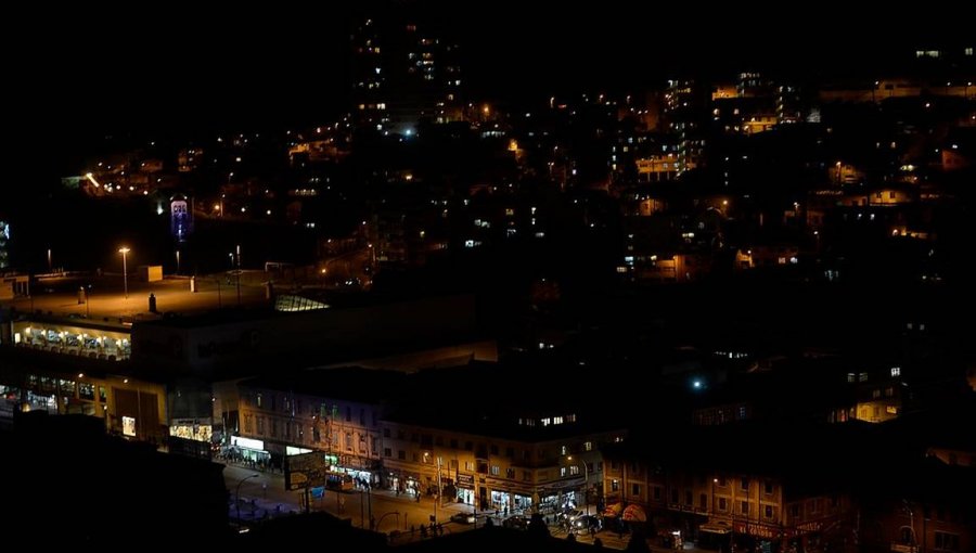 Corte de energía eléctrica afecta a clientes de una decena de cerros de Valparaíso