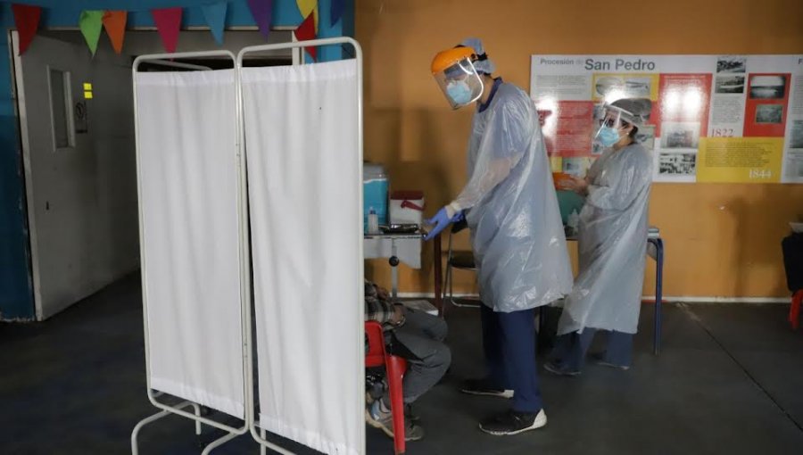 Equipos de salud realizaron más de 100 test PCR en la Caleta Portales de Valparaíso