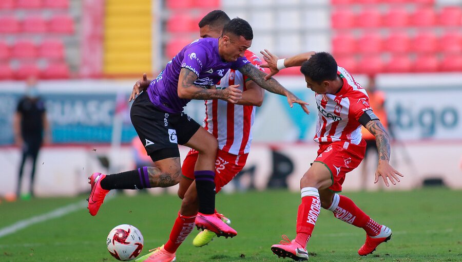 Necaxa venció al Mazatlán en duelo con cuatro chilenos en cancha en liga mexicana