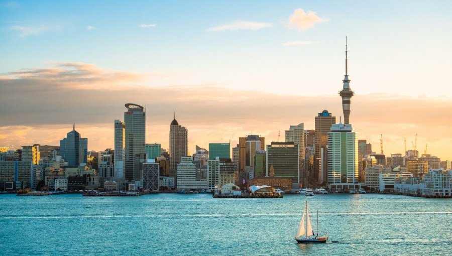 Primera Ministra de Nueva Zelandia pone a la ciudad más grande del país en confinamiento