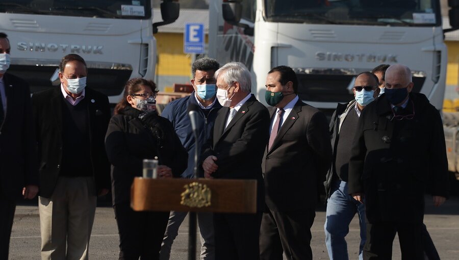 Presidente Piñera firma proyecto que incrementa penas a quienes quemen vehículos motorizados