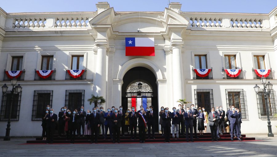 Presidente Piñera se fotografía con subsecretarios por Fiestas Patrias en La Moneda