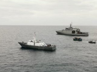Armada expulsa a lanchas pesqueras extranjeras de zona económica exclusiva