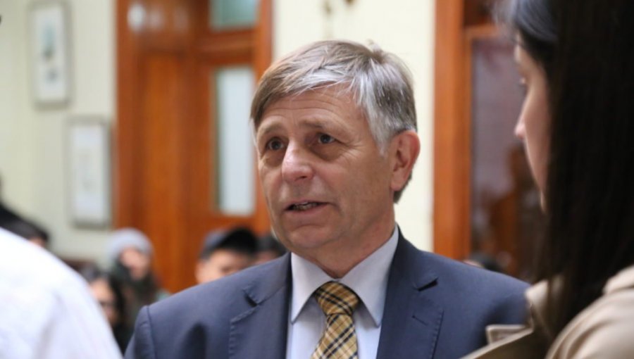 José Fernández renuncia a su cargo como Intendente de Magallanes en medio de alza de casos de Covid-19 en la región