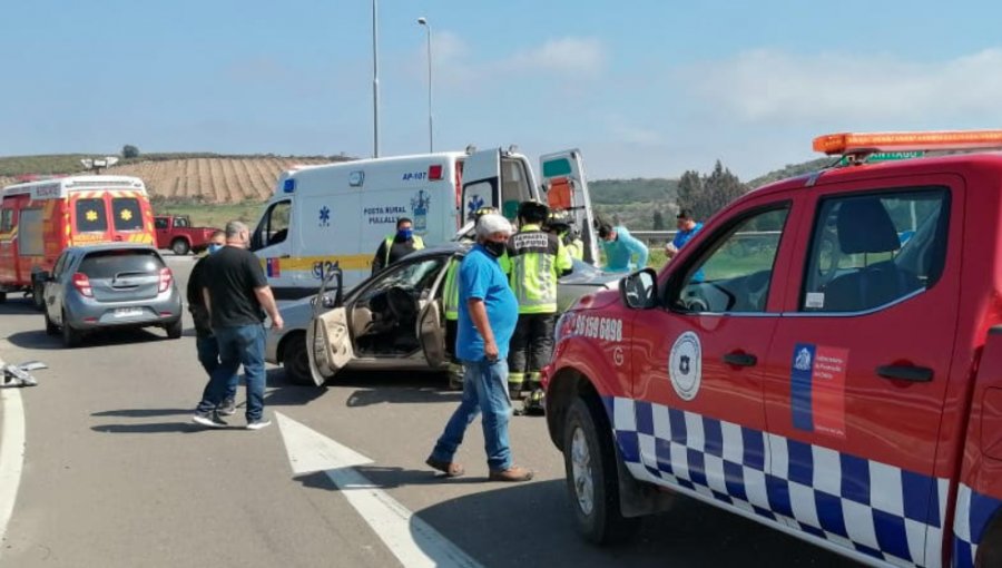 Dos lesionados deja colisión vehicular en la rotonda de Pullaly, en Papudo