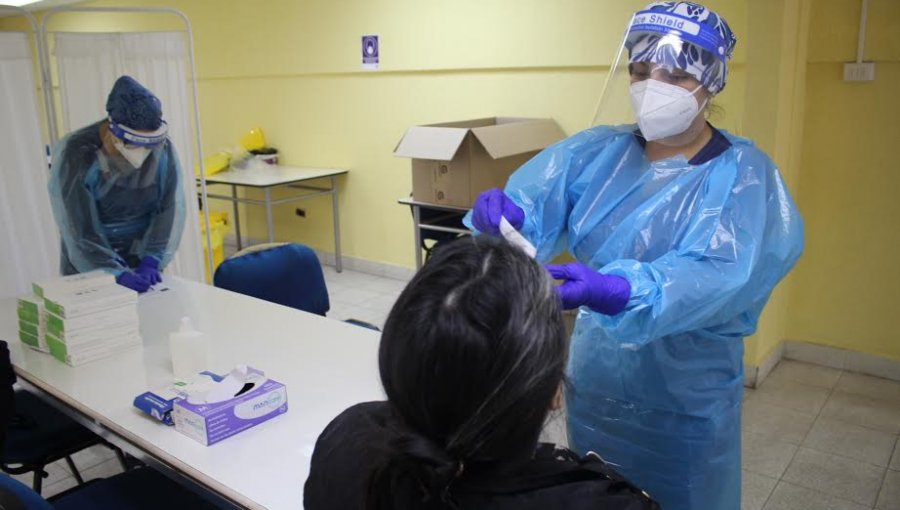 Testean con PCR a funcionarios del Hospital San Martín de Quillota para prevenir brotes de Covid-19