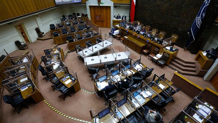 A falta de un voto, Senado rechaza eliminar inhabilidades a parlamentarios y cores
