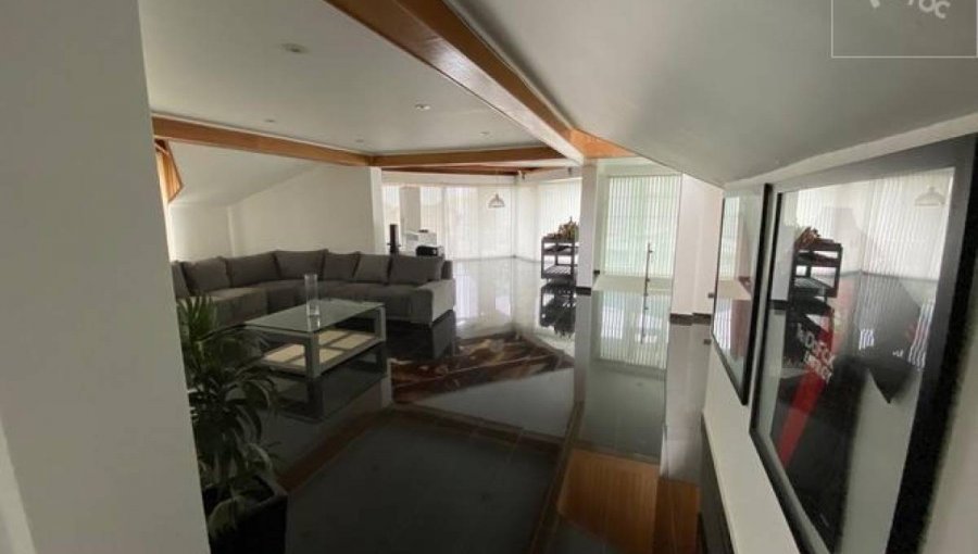 ¡Mira la lujosa casa que Arturo Vidal vende en Peñalolén en más de $1.500 millones!