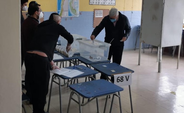 Un emocionado diputado Rodrigo González votó en Viña del Mar