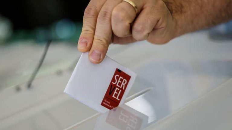 Informan de mesas sin urnas en local de votación del colegio Roberto Matta de Quillota