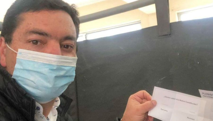 Diputado Juan Manuel Fuenzalida fotografió papeleta del voto y la publicó en su Instagram