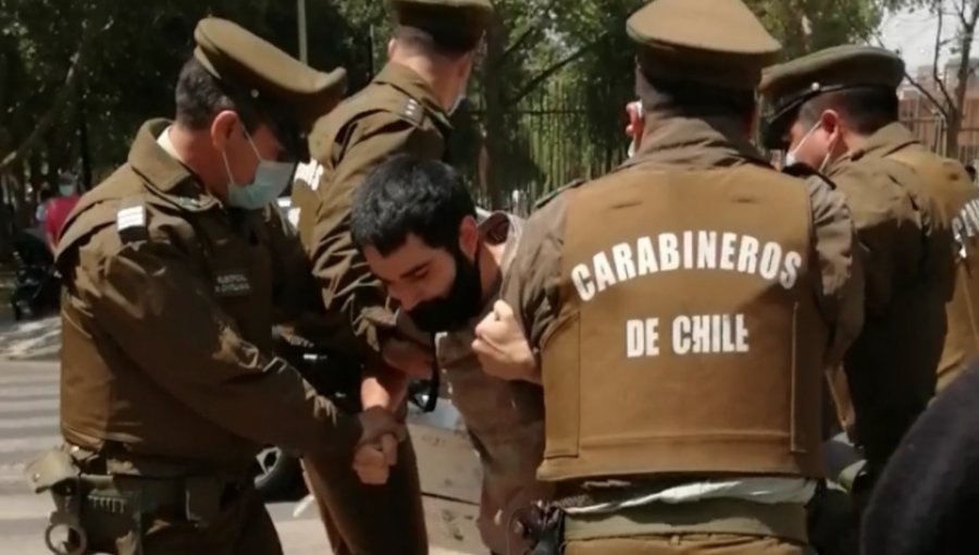"Llevo una bomba": Joven fue detenido en colegio de Las Condes por hacer "broma" a militar