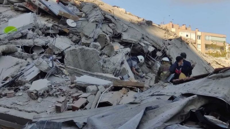 Al menos 22 muertos y más de 780 heridos en terremoto magnitud 7.0 que sacudió a Turquía y Grecia