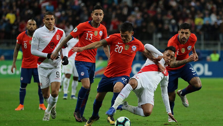 Perú entregó lista de convocados para duelo contra la Roja con una gran sorpresa