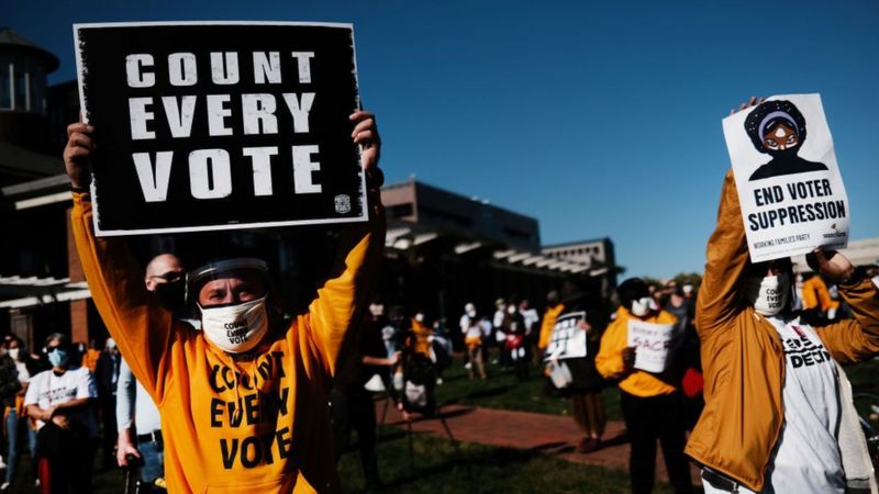 Equipo de campaña de Donald Trump acude a los tribunales contra el conteo de votos en Georgia, Michigan y Pensilvania