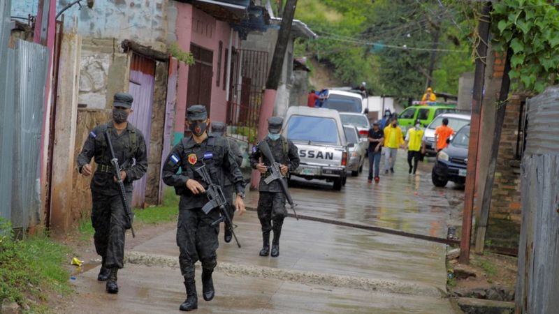 Ríos desbordados, puentes caídos y pueblos inundados: los destrozos de «Iota» en el Caribe colombiano y Centroamérica