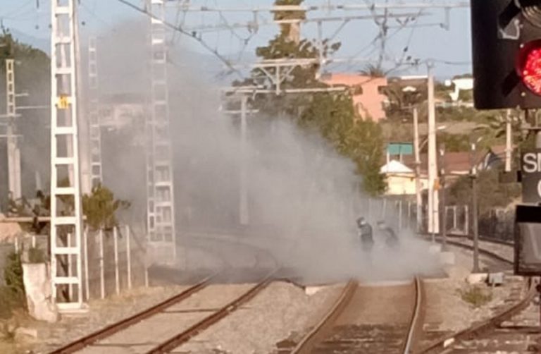 Amago de incendio en líneas férreas de la estación Quilpué de Metro provocó la interrupción del servicio