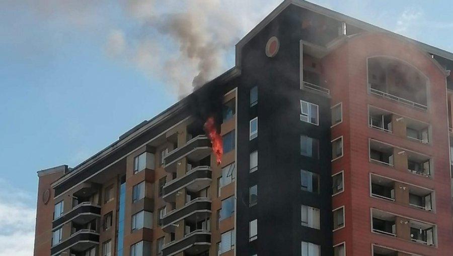 Incendio en edificio de Temuco deja una persona fallecida y medio millar de evacuados