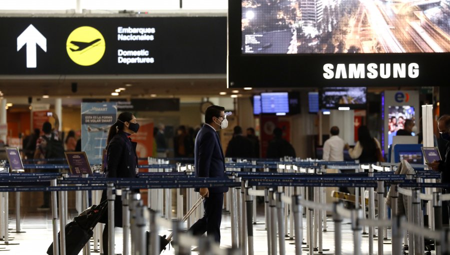 921 turistas extranjeros ingresaron al país por el aeropuerto de Santiago tras su apertura