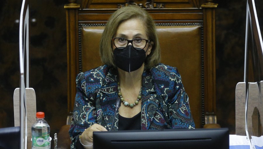 Presidenta del Senado critica sistema “hiperpresidencialista” chileno y lamenta intentos de “reducir las facultades del Parlamento”