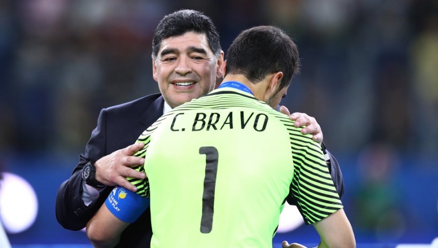 Claudio Bravo y su adiós a Diego Maradona: "Se nos fue un gigante de nuestro fútbol"