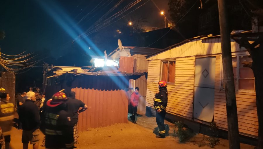 Adulto mayor fallece en incendio que consumió vivienda en el cerro Cordillera de Valparaíso