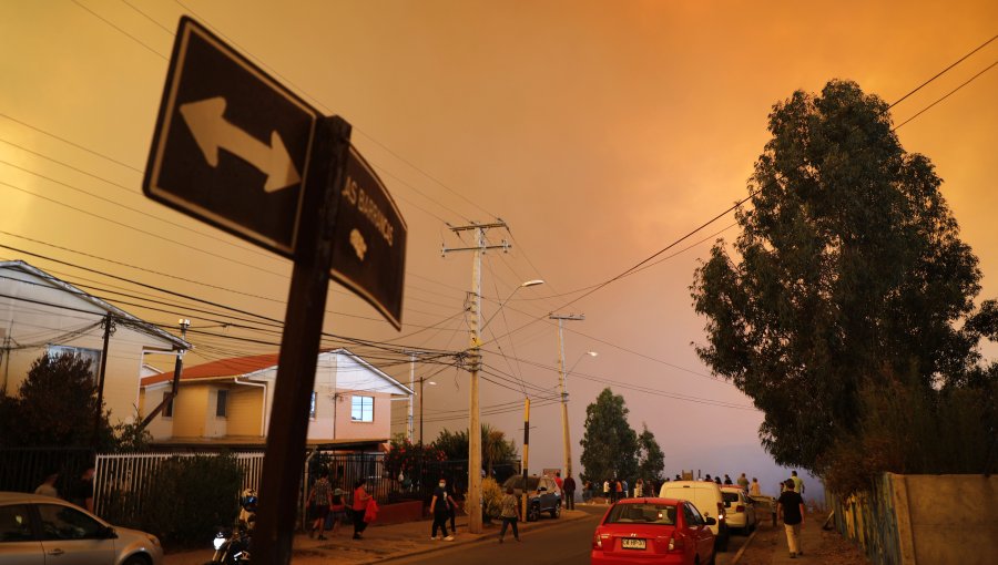 Incendio Forestal amenaza a más de 7 mil viviendas y 25 mil personas en Quilpué