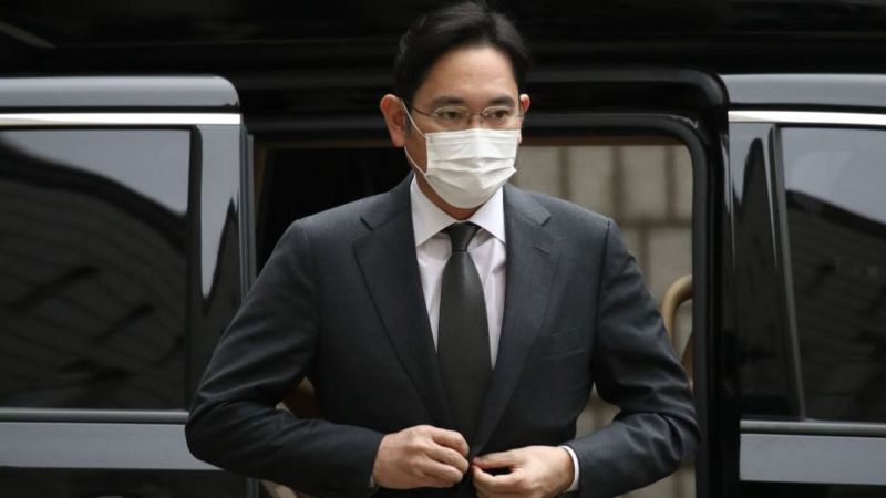 Heredero de Samsung, Lee Jae Yong, fue condenado a dos años y medio de prisión por malversación y soborno