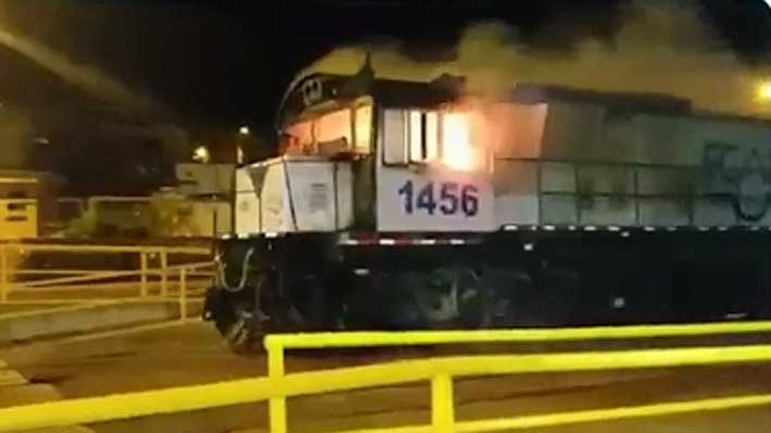 En libertad vigilada quedaron sujetos que quemaron vehículo policial y una locomotora en Antofagasta