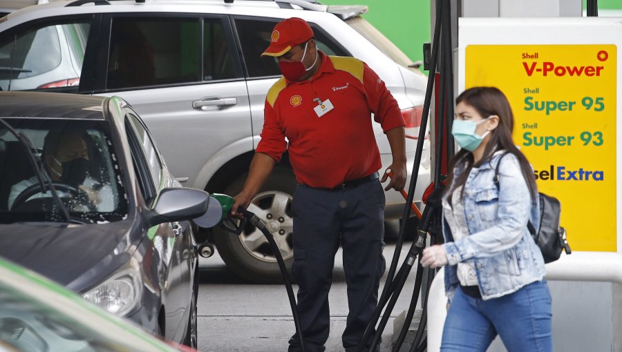 Siguen al alza los combustibles: Bencinas y diésel subirán $6,1 por litro