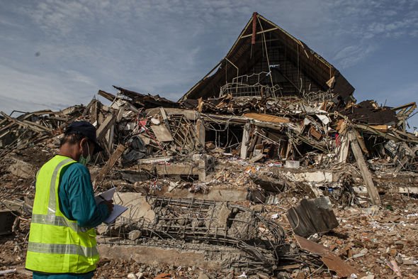 Terremoto 7.0 sacude a Indonesia y Filipinas: SHOA descarta tsunami en las costas chilenas