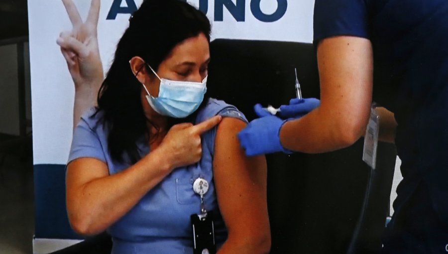 Balance vacunación: Más de 53 mil funcionarios han recibido dosis contra Covid