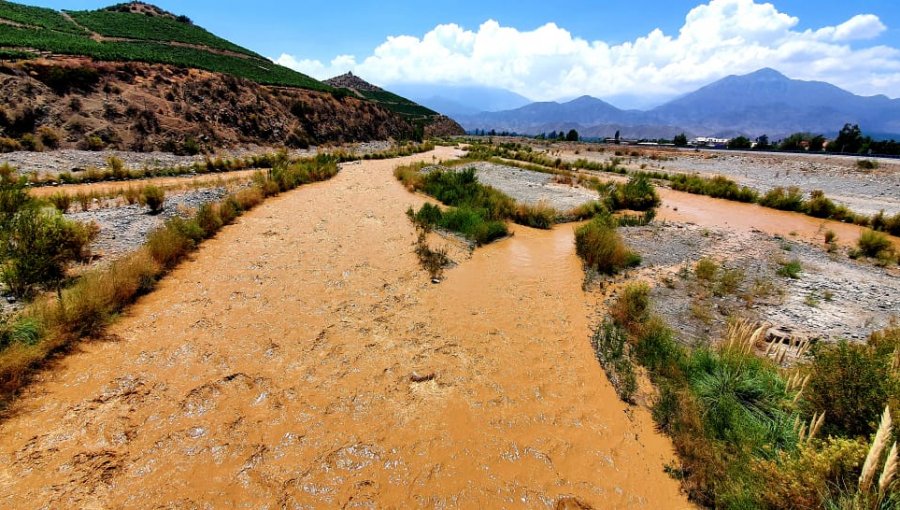 Esval activa alerta amarilla en Los Andes por alta turbiedad en el río Aconcagua