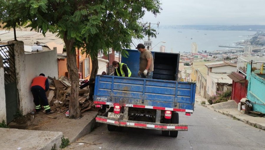 «Todo a la Calle»: Impulsan recolección de residuos voluminosos en cerros de Valparaíso