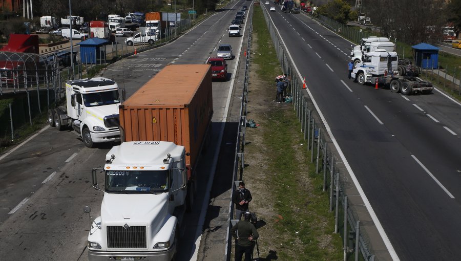 Gobierno lanza desafío abierto para estudiar movilidad de camiones en Santiago