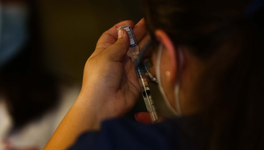Anuncian balance "promisorio" en vacunas Sinovac para mayores de 60 años