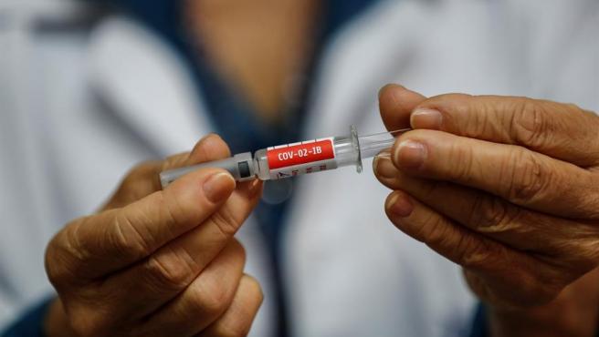 Primeras dos millones de dosis de la vacuna de Sinovac ya fueron embarcadas desde China