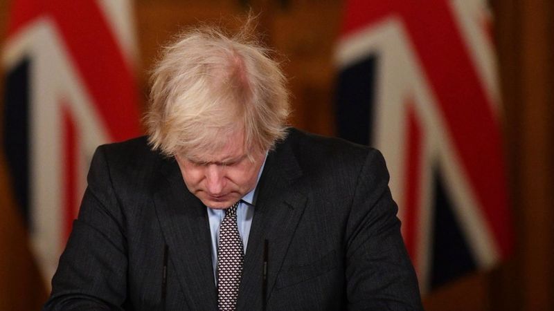 Boris Johnson asume la responsabilidad por los más de 100 mil muertos por Covid-19 en Reino Unido
