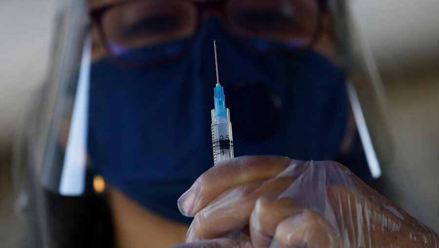 Proceso de vacunación masiva contra el Covid-19 continúa con rezagados, dializados y trasplantados